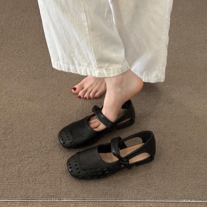 2025 Summer New French Hollow Shallow Mouth Flat Heel Soft Sole Non-slip Word Belt Niche Comfortable Shallow Mouth Single Shoes