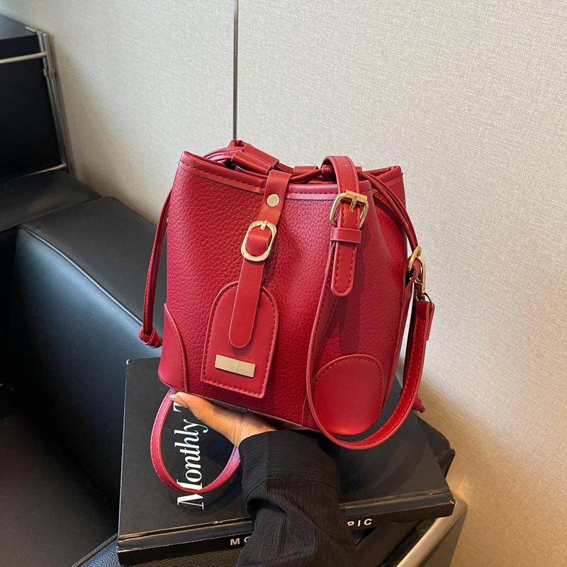Fashion Bucket Bag Women's New Versatile Shoulder Bag Commuter Women's Bag