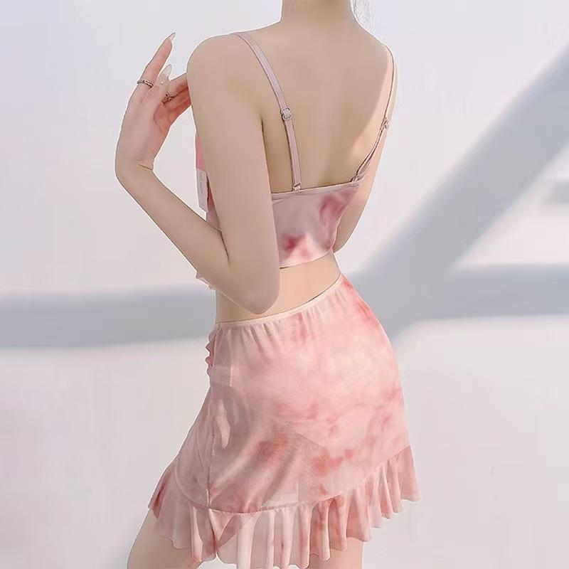 2025 Model Women's Three-Piece Bikini Set: High-End, Conservative Swimwear for Seaside Vacations & Hot Springs.