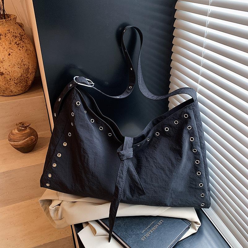 

Niche casual fashion bag women s new shoulder messenger tote bag large capacity lightweight cloth bag чёрный
