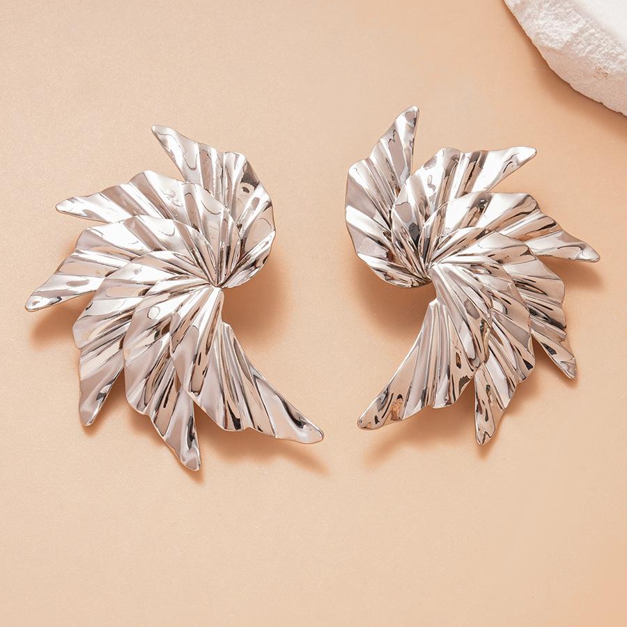 

Glossy Pleated Metal Wind Spiral Leaves Earrings for Women 2025 Exaggerated High-end Stud Earring Luxury Designer Zircon