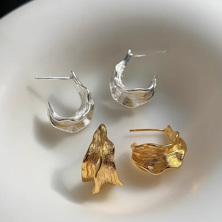 Irregular Pleated C-Shaped Earrings: Simple, Versatile Geometric Studs for Women - Trendy Internet Celeb Style