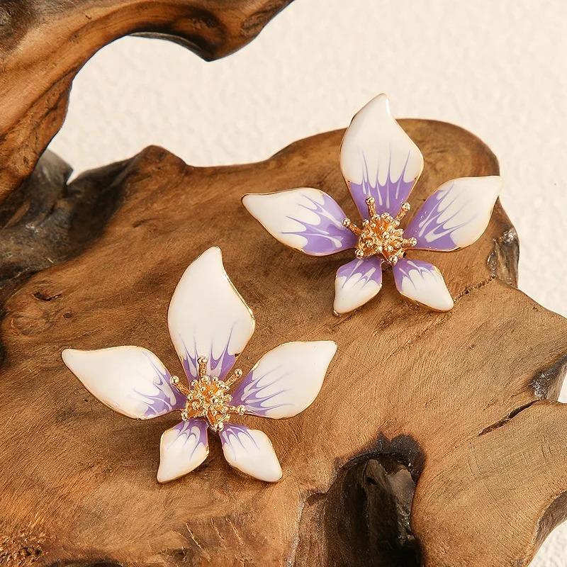 Modische Zirkon Silberfarbene Blume Unregelmäßige Ohrringe für Damen Exquisite Eingelegte Steckerohrringe Übertriebene Schmuckaccessoires