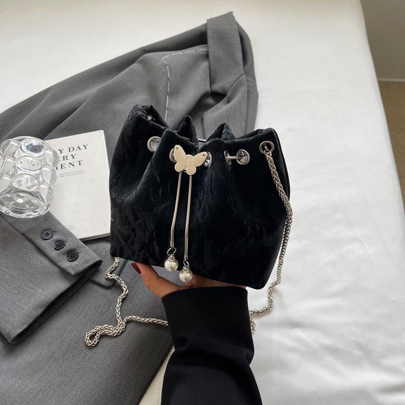 Nischen-Design tragbare kleine Tasche Damen Sommer neue Mode ausländischer Stil Ketten-Umhängetasche Pendler-Beuteltasche
