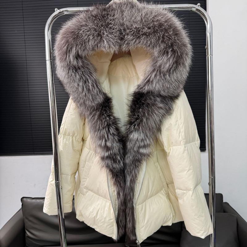 A Haining Fur Women's High-end New 90 White Duck Down Fashionable Fox Hair Hooded Down Jacket