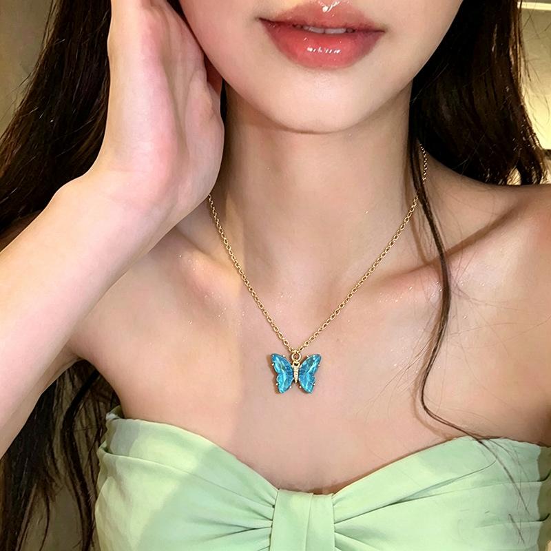 Fashion Vintage Style Colored Crystal Butterfly Pendant Necklace for Women Summer Daily Accessories Lovely Neck Zircon Gifts