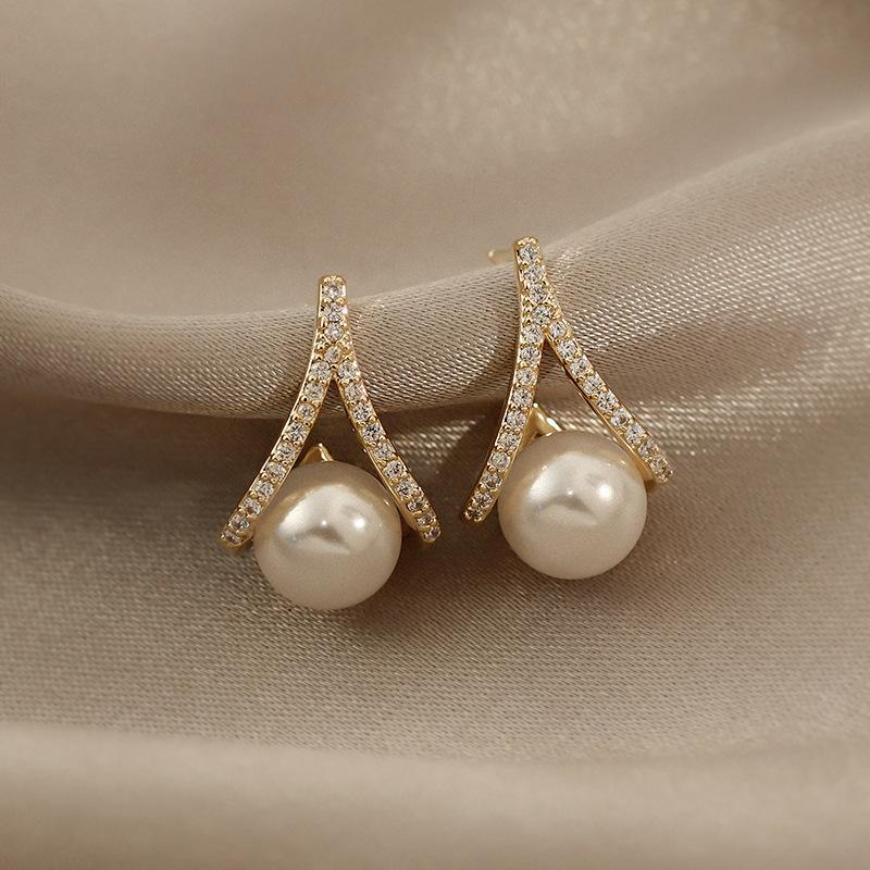 

Изысканные жемчужные серьги-гвоздики, украшенные бриллиантами, универсальные серьги, серьги с нежным и простым характером, новый хит 1111 золотой