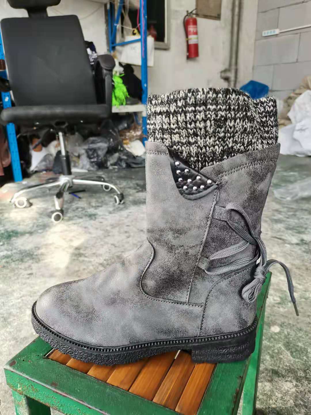 

2025 foreign trade medium tube women s boots autumn and winter European and American wool mouth new round head square heel 43 large size wool boots 43 сірий колір