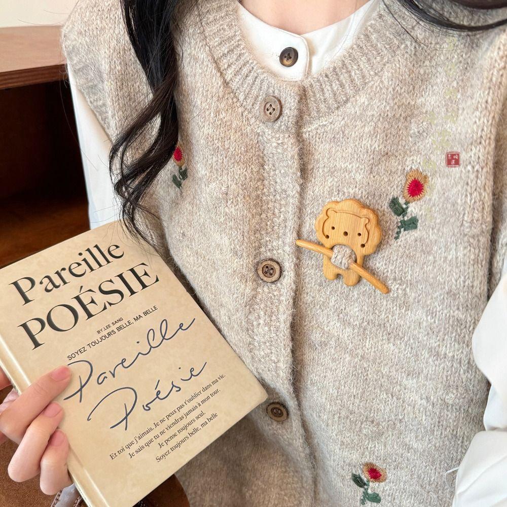 Lion Animal Sweater Pin Alpaca Pony Brooch Fashion Wooden Brooch  Clothing Accessory