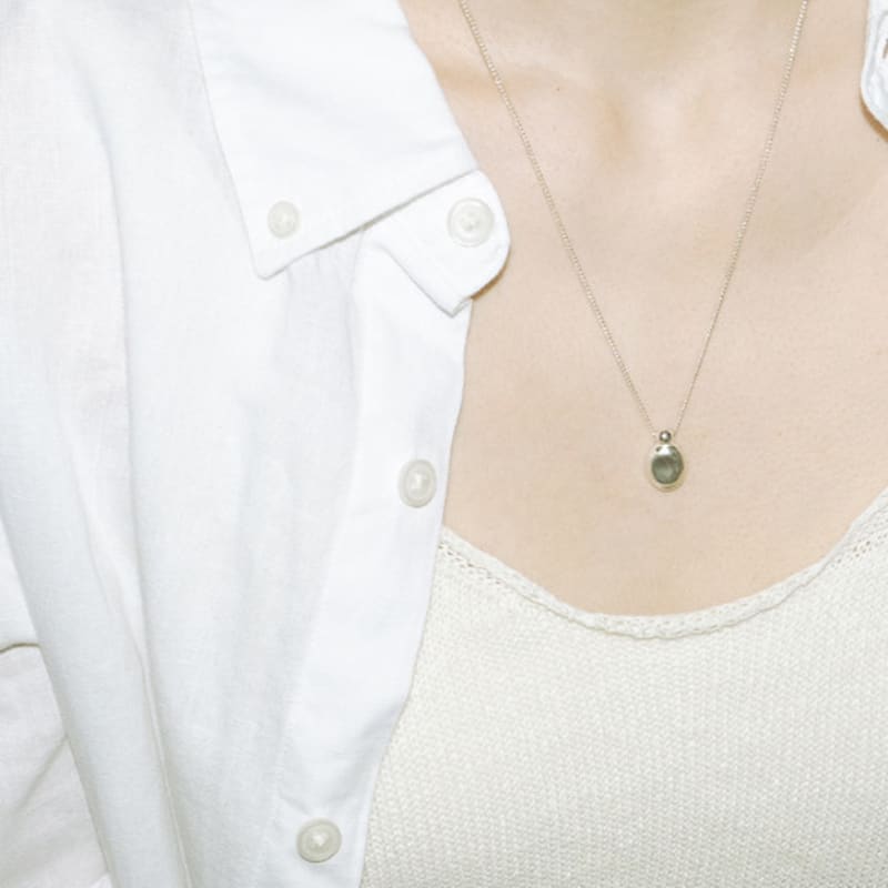 neateun Ovi Necklace