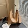 Large Capacity Tote Bag Women's 2026 Spring New Fashion Retro Sense Light Luxury Shoulder Armpit Bag