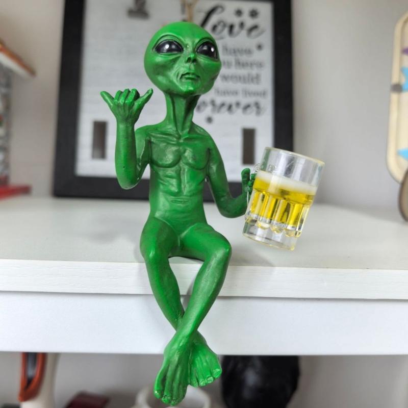 Miniature Drinking Beer Alien Figurine Tabletop Decors For Home And Garden Resins Craft Sitting Statue Ornament Gift