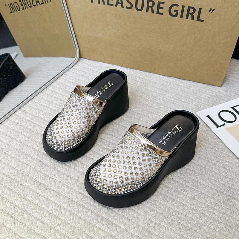 

Full diamond Internet celebrity high heel fashion cool slippers women 2025 summer new wear casual thick bottom wedge one word slippers 40 золотой