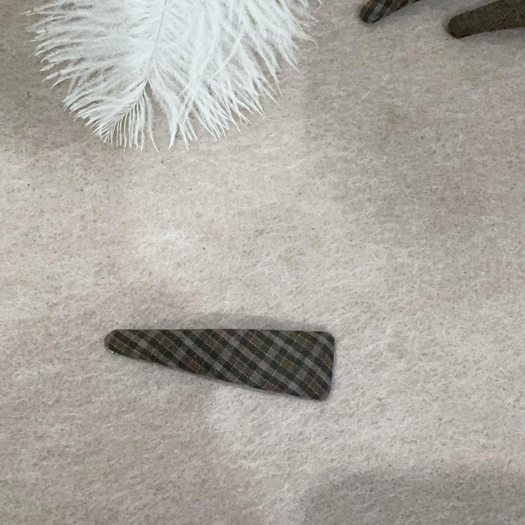 Korean High-Quality Plaid Geometric Triangle Hair Clip - Fashionable Simple BB Bangs Clip.