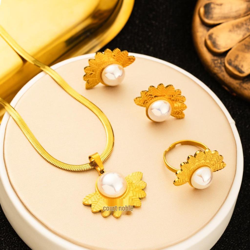 European & American Retro Titanium Steel Fan-Shaped Leaves Pearl Necklace Set – Three-Piece Non-Fading Women's Necklace