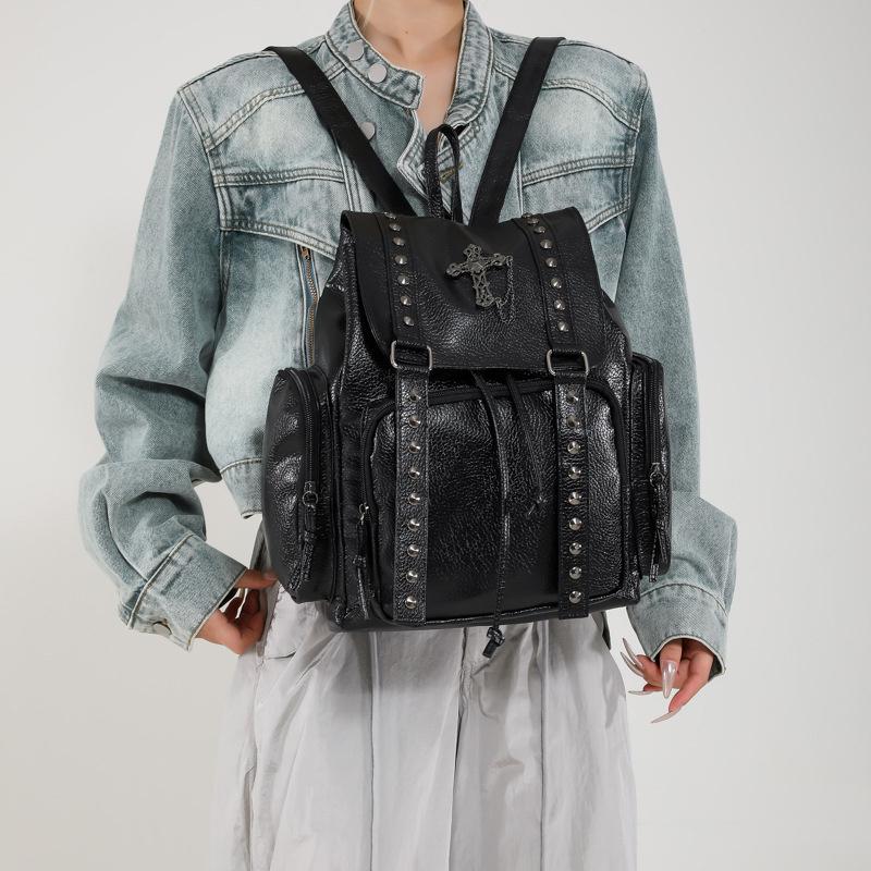 Yogodlns Nieten Rucksack Damen Gothic Punk PU Leder Schultertasche Damen Vintage Rucksäcke College Große Kapazität Schultasche
