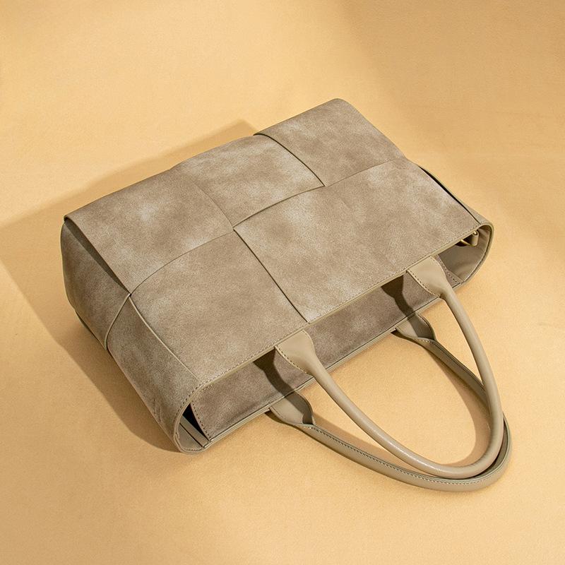 Handliche Damenhandtasche mit großem Fassungsvermögen und hochwertiger Haptik, trendige gewebte Business-Tasche und modische Umhängetasche zum Crossbody-Tragen