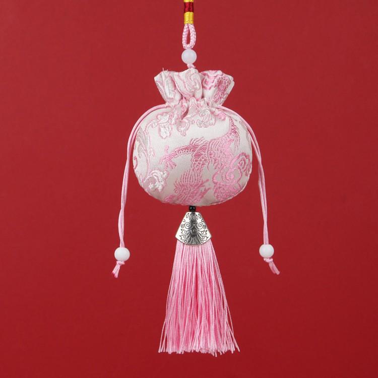 

Кулон-саше с вышивкой узора дракона и цветка сливы Rose