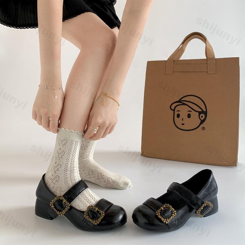Women Vintage Dress Leather Pumps 2026 New Spring Fashion Thick Heel Women Mary Jane Shoes Ladies Metal Buckle Single Shoes