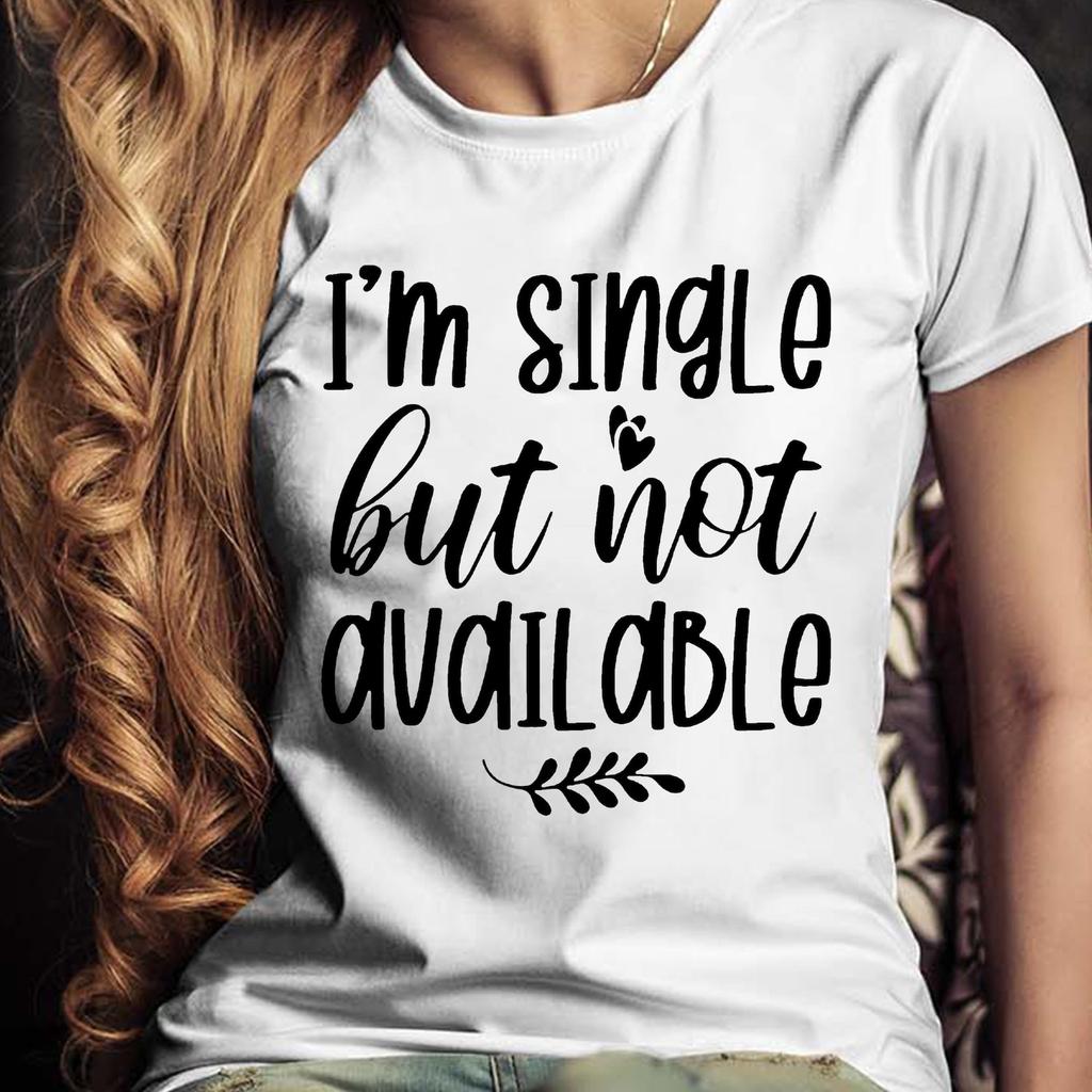Ich bin Single, aber nicht verfügbar Shirt, Lustiges Anti-Dating-T-Shirt, Sarkastisches Beziehungs-Humor-T-Shirt, Shirt für emotionale Grenzen, Schwarzes T-Shirt