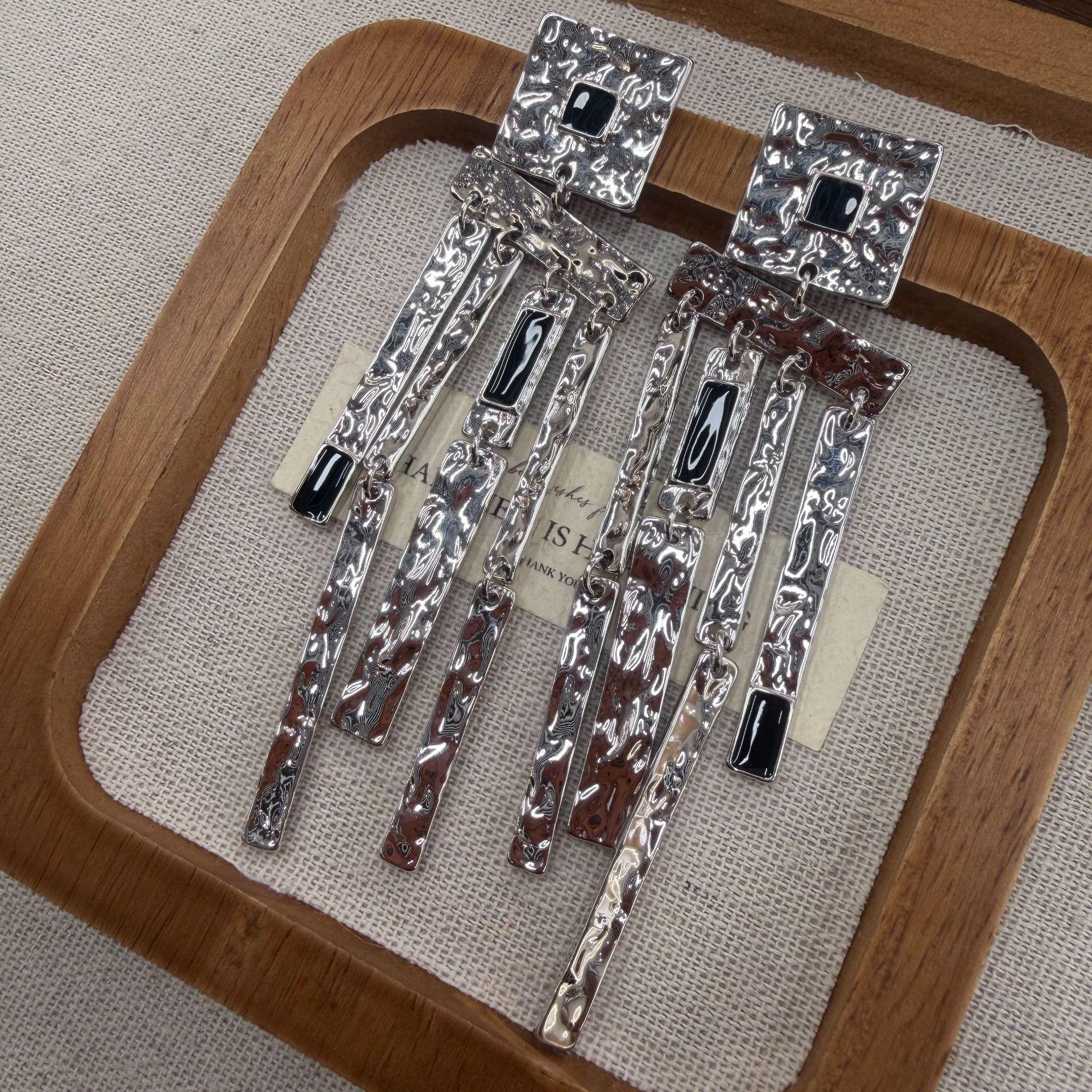 

Wind Electroplated 18K Real Gold Long Line Large Earrings Fashionable Exaggerated Metal Wind Texture Personalized Earrings