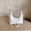 A Stylish and Fashionable Single-shoulder Crossbody Bag with A Luxurious Texture for Commuting To Work.