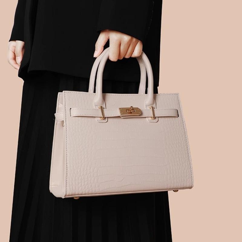 

2025 new women s bag/red белый