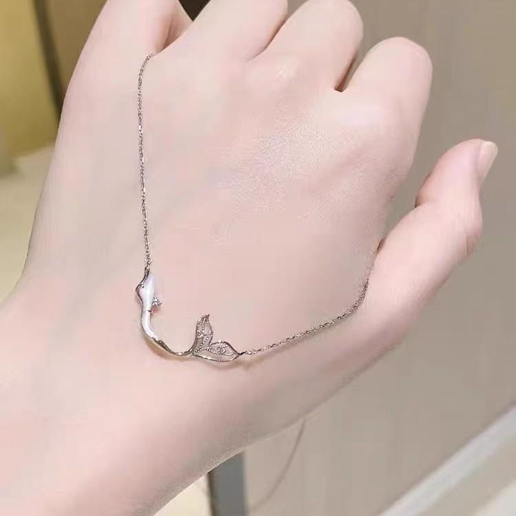 Nickel Silver Plated Gold Fishtail Necklace with Mother-of-Pearl: Elegant Mermaid-Inspired Clavicle Chain for Women