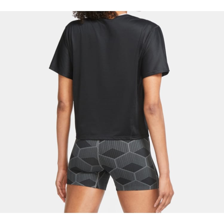 Nike T Shirts Women's Black Crew Neck Moderate Straight Fit CU3033-010