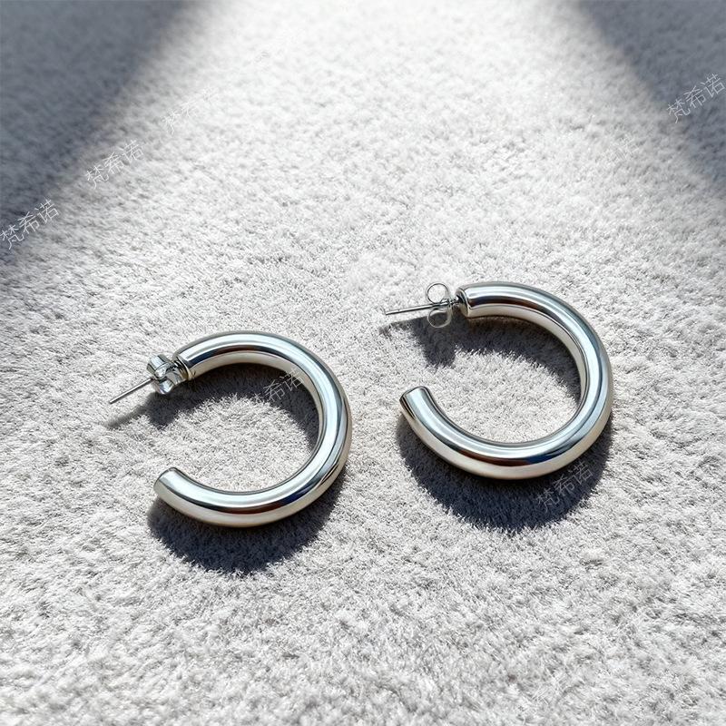 High-End European Stainless Steel Hoop Earrings for Women – Light Luxury, Versatile, and Elegant Open Ear Cuffs