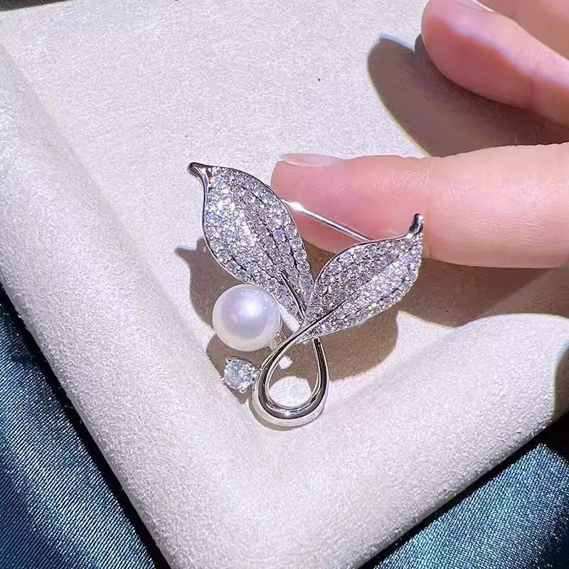 

Double-leaf Diamond-encrusted Brooch, High-end Feminine Pearl Brooch, Light Luxury and Niche Design Sense Brooch