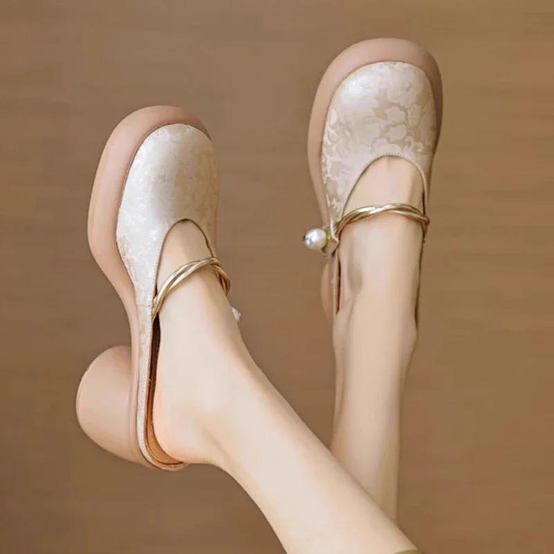 

Модные шлепанцы на среднем квадратном каблуке, современные, летние, для улицы, женская обувь на распродаже 2024, модные неглубокие однотонные этнические женские шлепанцы 39