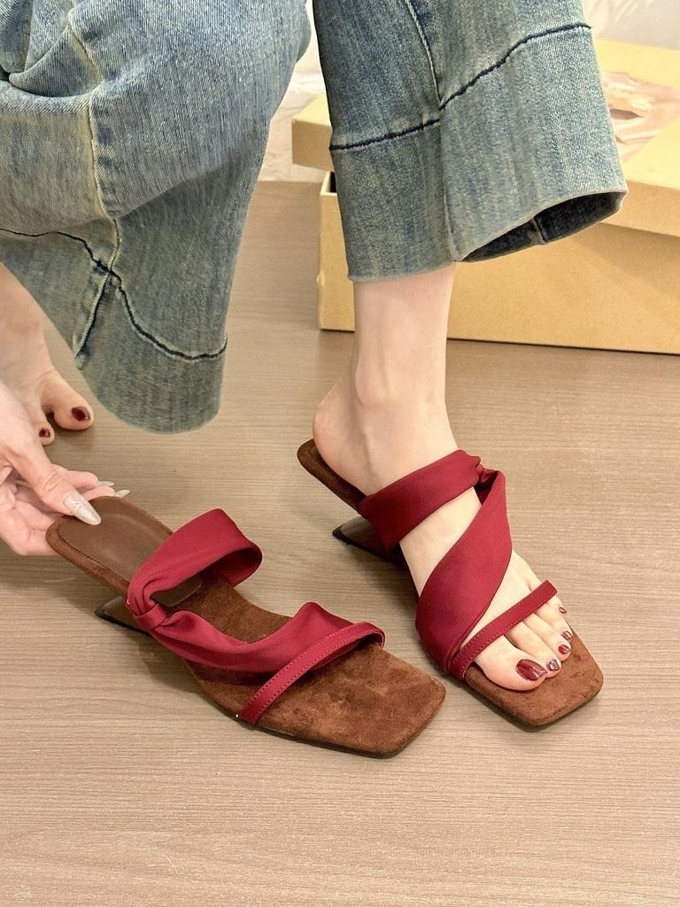 Retro Spice Girl Style! Square Head Suede Word with Slope Heel Sandals Female Summer Wrap with Open-toed Sandals
