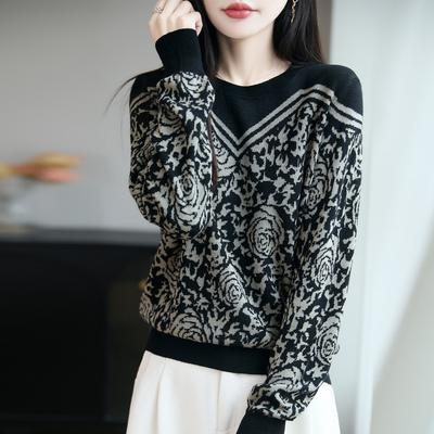 Spring and Autumn's New Round-neck Knitted Sweater, Long-sleeved Jacquard Pullover Sweater, Design Sense Base Layer and Top