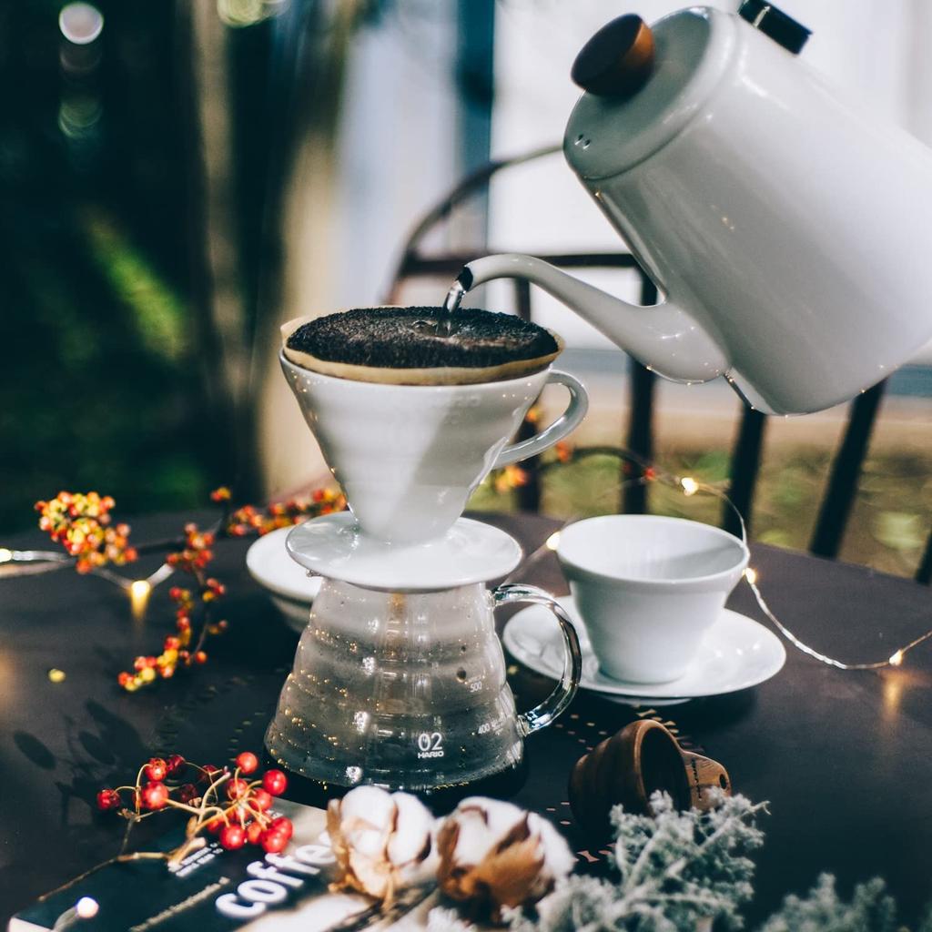 HARIO V60 Keramik Kaffee-Filterhalter 02 Weiß 1-4 Tassen Hergestellt in Japan Arita-Porzellan VDCR-02-W