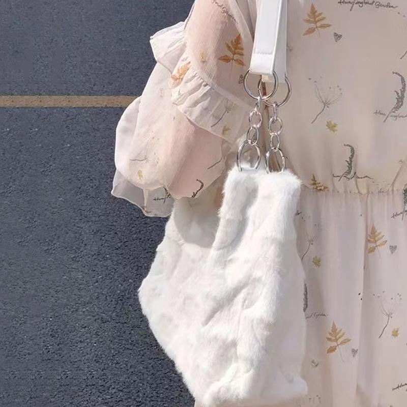 Niedliche flauschige Damen-Freizeit-Tragetaschen Liebesherz Damen Süße Schulter-Unterarmtasche Einfarbig Damenmode Plüsch-Handtaschen MIT