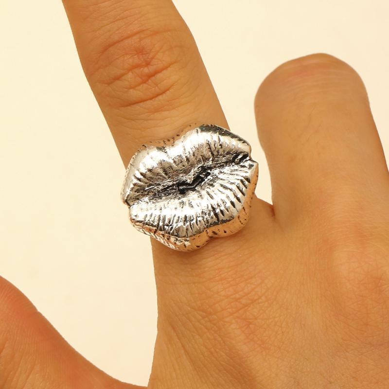 Vintage Sexy Lips Ring Retro Glamour Statement Ring Trendy Y2K Style Jewelry for Girls Photo Shoot Accessory