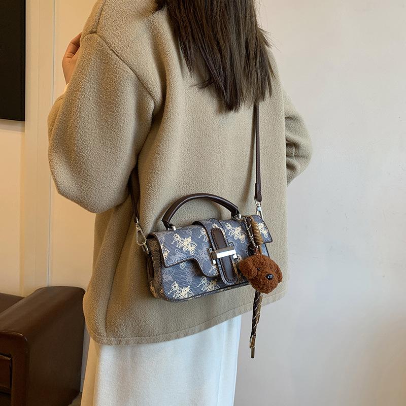 Premium Sense Retro Chain Bag Women's 2025 New Niche High Sense Small Square Bag Commuter Messenger Bag