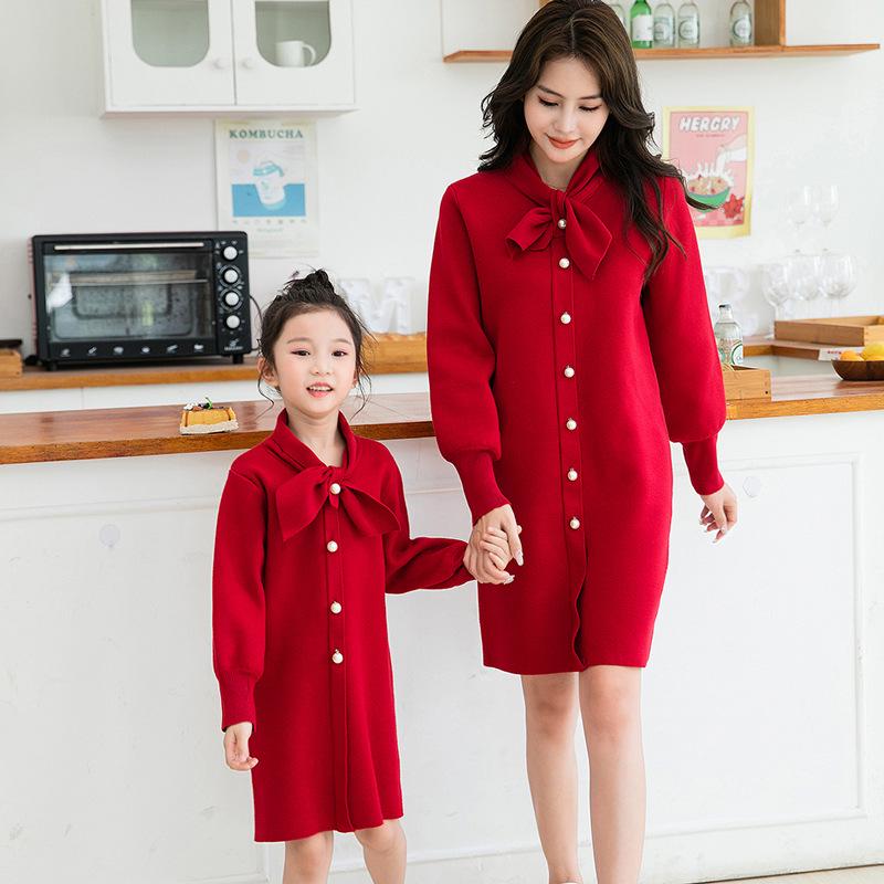 High-End Eltern-Kind-Pullover für die ganze Familie: Winterliche Styles für Familien mit drei oder vier Personen, Mutter-Sohn, Vater-Sohn, Mutter-Tochter.