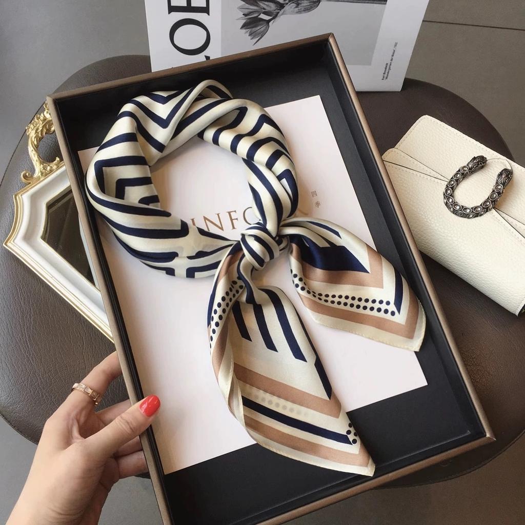 Bandanas Quadratisch 100% Seide Schal Damen Mädchen Stirnband Accessoires Taschentuch Halstuch Haarschal Modedruck Halstücher