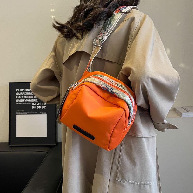 New Shoulder Bag, Women's Diagonal Cross Bag, Spring and Summer Women's Bag, Casual Canvas Bag, Versatile Women's Shell Bag