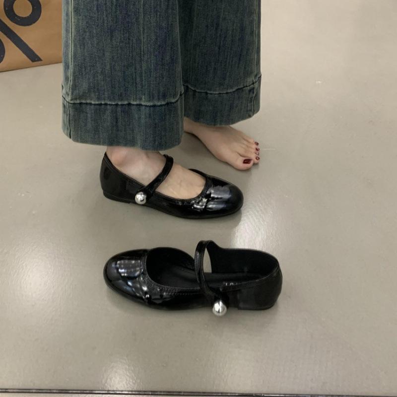 French flat-bottomed retro round head with Mary Jane small leather shoes women's shoes versatile commuter patent leather single shoes women's shoes