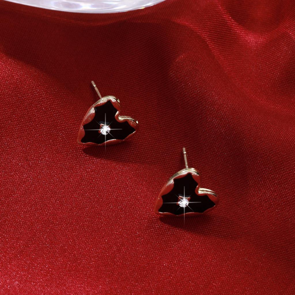 Vintage Heart Butterfly Stud Earrings Small Design Lightweight Luxury French Style Round Women Fashion Jewelry Accessories