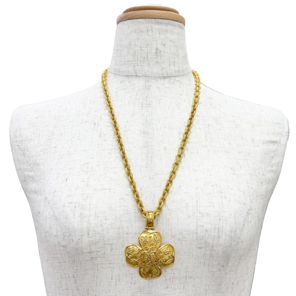 Very Good CHANEL Necklace COCO Mark Heart Motif Four-Leaf Clover Chain Gold 96A Used
