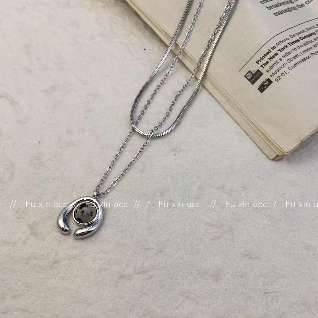 All-Season Double-Layered Abstract Necklace - Popular Lightweight Luxury Clavicle Chain for Women
