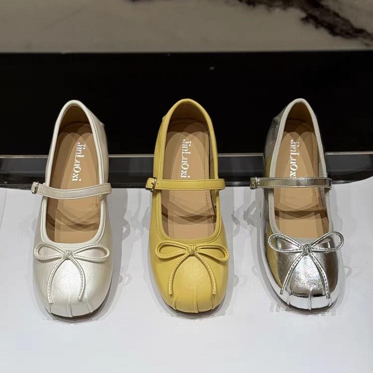 Korean version of flat bottom one-word belt Mary Jane small leather shoes women's 2025 new summer square head pleated bow versatile single shoes