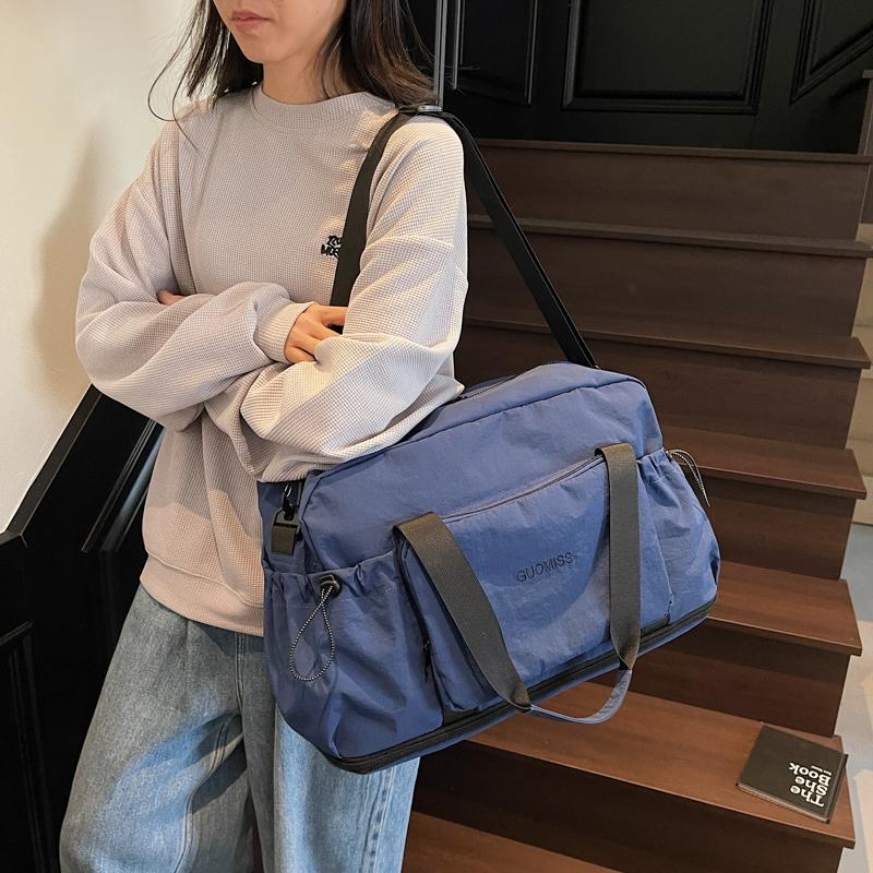 Große Kapazität Reise-Duffelbag mit Reißverschlusstasche vorne Mehrere Fächer Lässige Weekender-Tasche