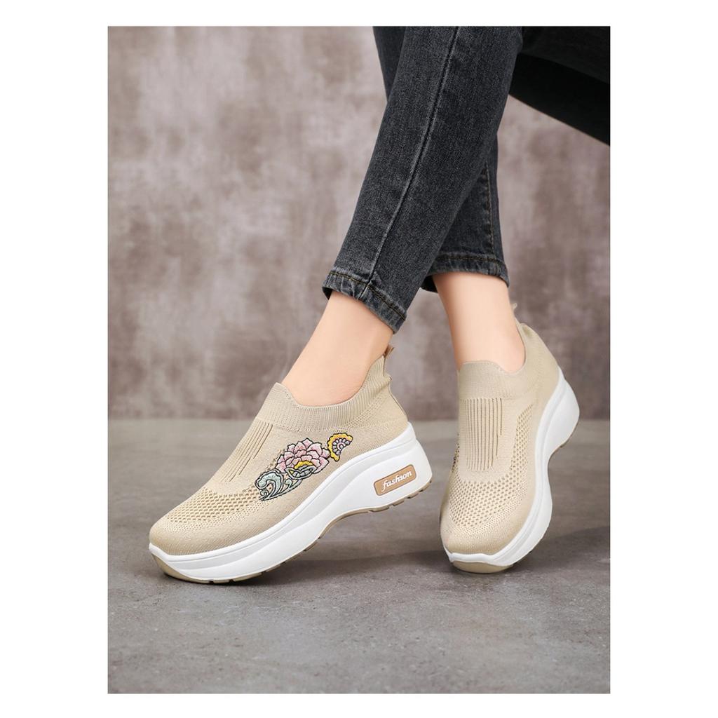 Women's Summer New Lightweight Sponge Sole Casual Shoes, Women's Height Increasing Shoes, Versatile Thick Soled Shoes