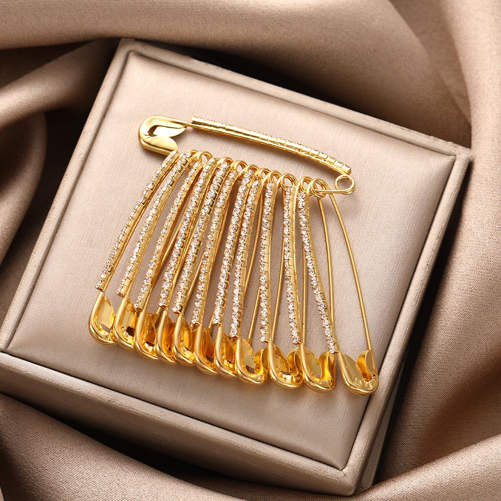 Vibrant Waist-Hugging Pin: Adjustable Jeans Waistline Alteration & Decorative Brooch