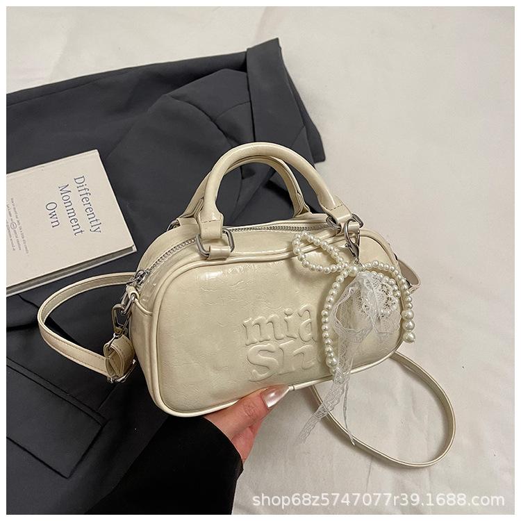 

High-end niche bag women s 2025 new PU soft-faced shoulder messenger bag large-capacity trendy portable Boston bag